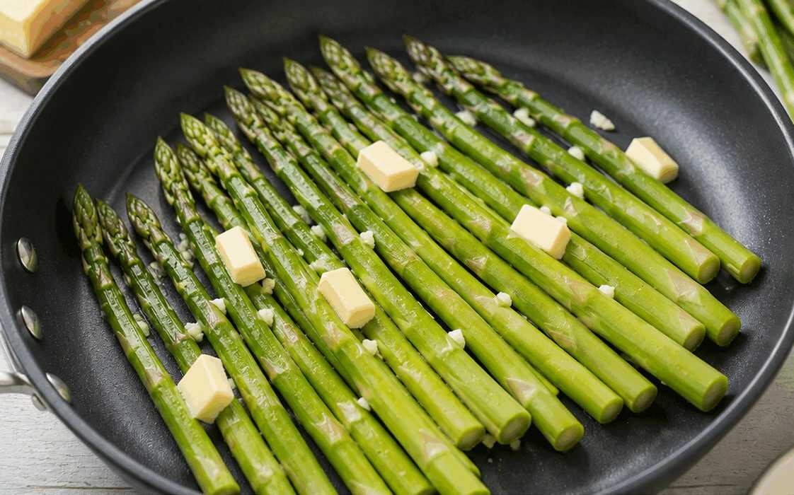 Asparagi al Burro e Parmigiano: la Ricetta Delicata e Gustosa Pronta in 20 Minuti