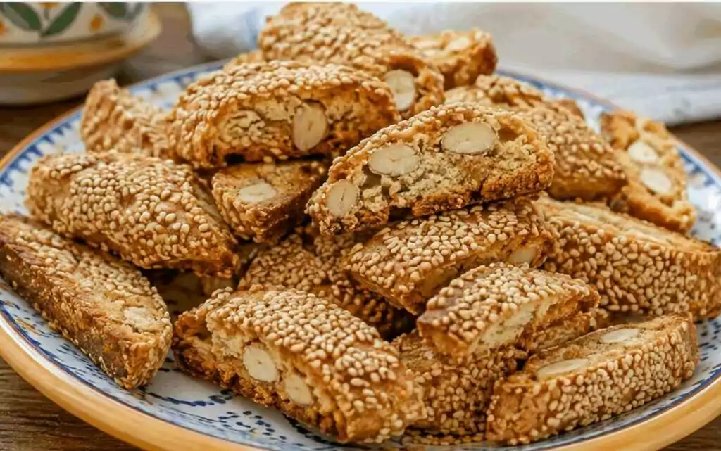 Biscotti Regina: i celebri biscotti siciliani ricoperti di semi di sesamo, un tesoro d’Italia