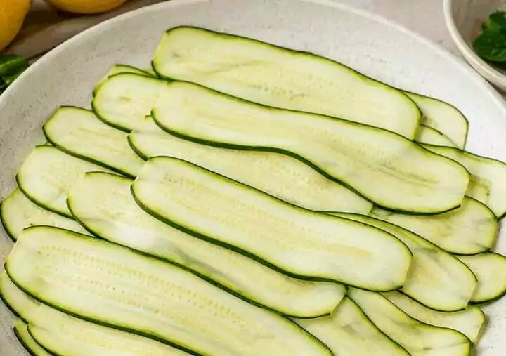 Carpaccio di Zucchine al Limone e Menta
