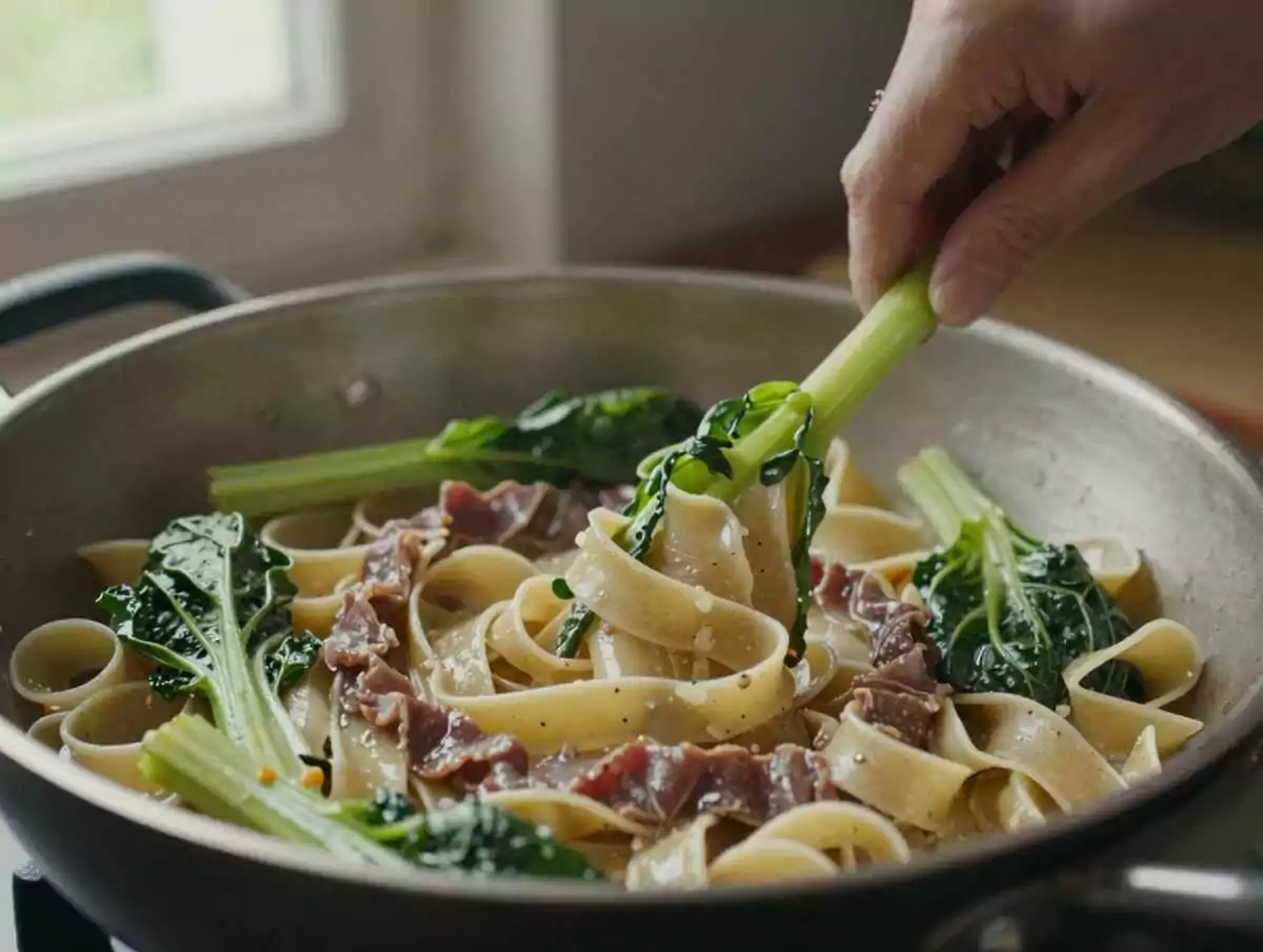 4. Unire i broccoletti — Casarecce con Salsiccia e Broccoletti: la Ricetta Rustica e Saporita Pronta in 30 Minuti