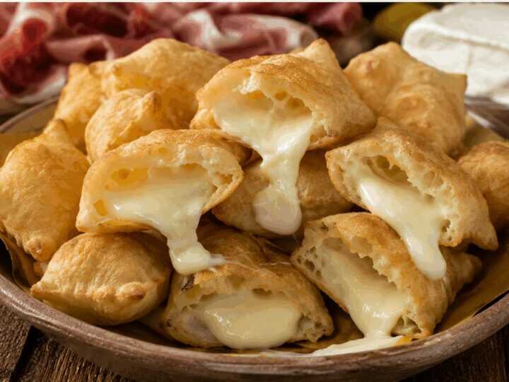 Coccoli fiorentini con stracchino (Toscana)