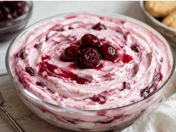 Crema di ricotta con visciole del Lazio