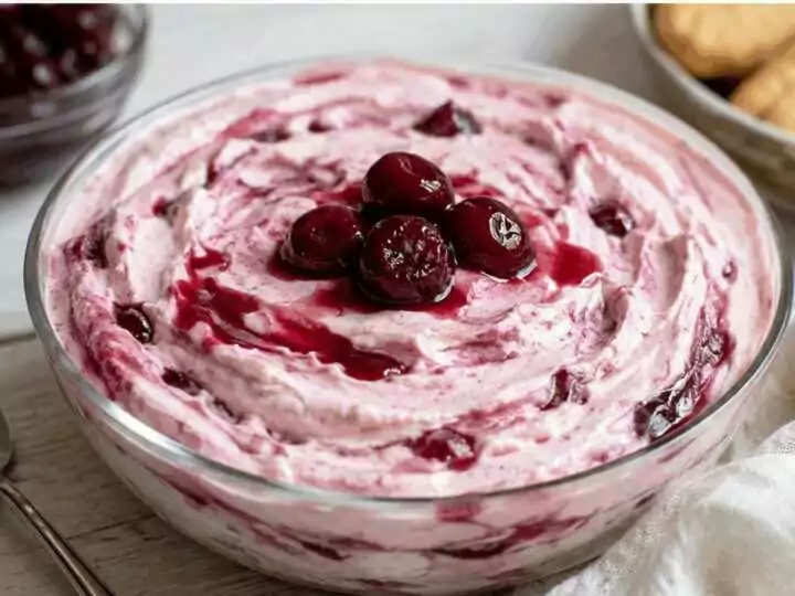 Crema di ricotta con visciole del Lazio