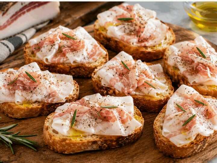 Crostini Toscani con Lardo di Colonnata – Toscana