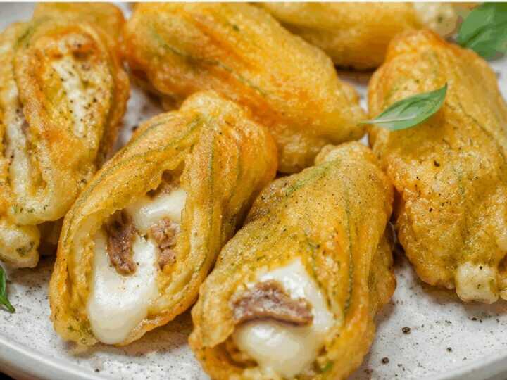 Fiori di Zucca Ripieni di Mozzarella e Acciughe
