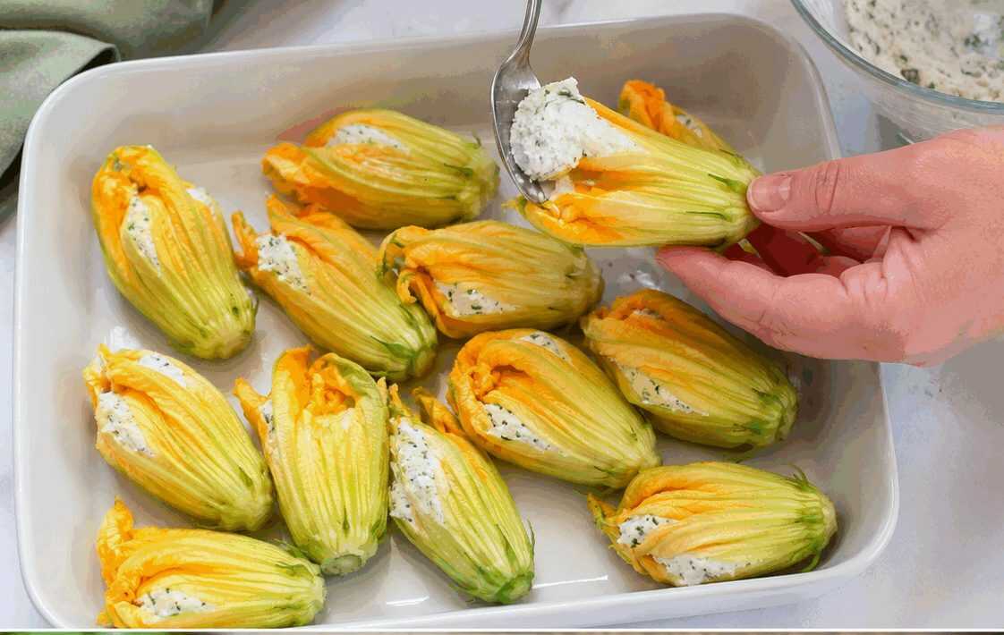 Fiori di Zucca Ripieni di Ricotta: la Ricetta Delicata e Filante Perfetta come Antipasto Estivo