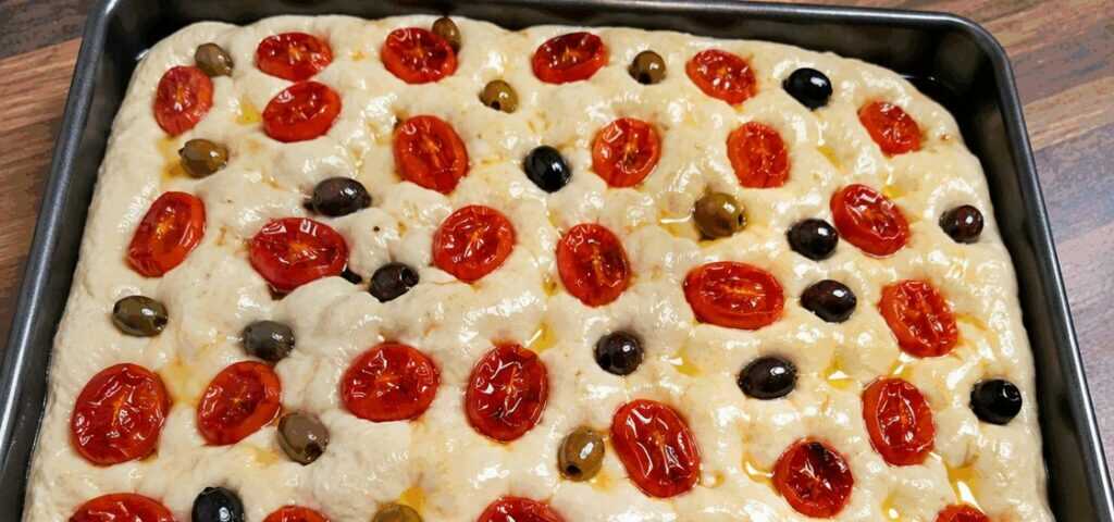 Focaccia Barese con Pomodorini e Olive
