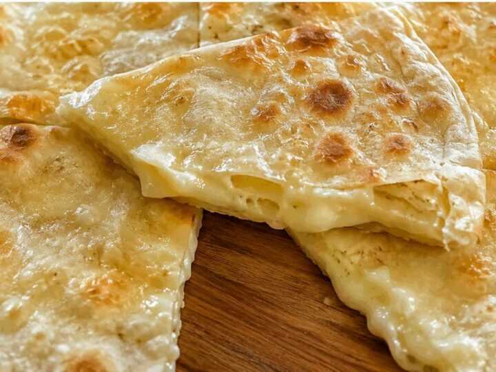 Focaccia di Recco col formaggio (Liguria)