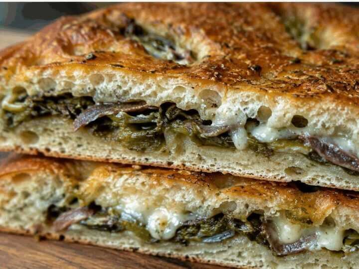 Focaccia messinese con scarola, acciughe e tuma