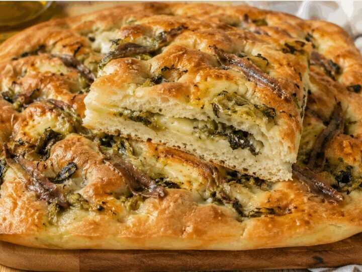 Focaccia Messinese con Scarola, Tuma e Acciughe