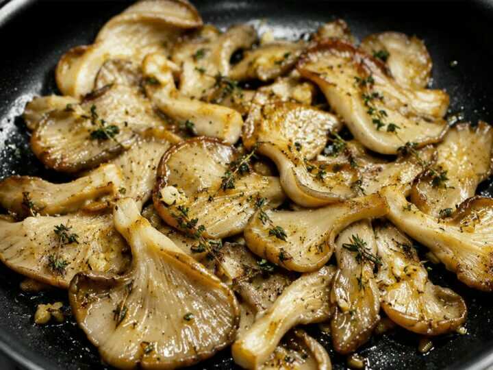Funghi Pleurotus Saltati con Aglio e Timo