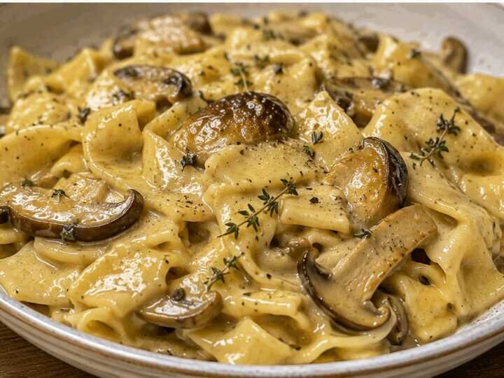 Maltagliati ai Funghi Porcini e Timo: un Primo Piatto Rustico dal Profumo di Bosco