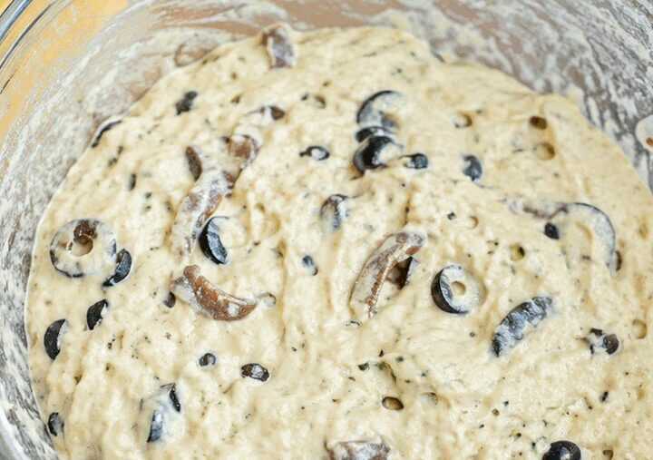 Pettole Salate con Olive e Acciughe – Puglia