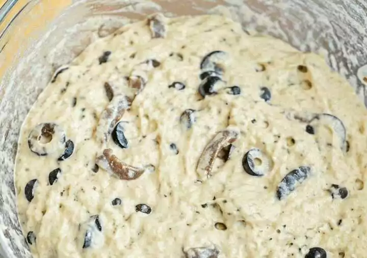 Pettole Salate con Olive e Acciughe – Puglia