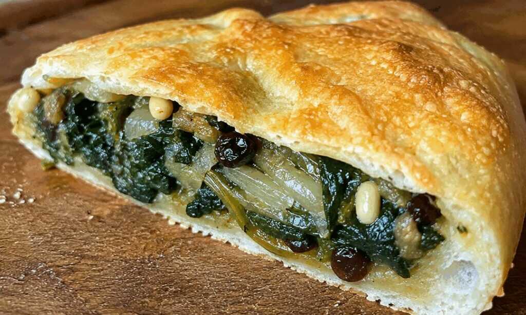 Pizza di scarola napoletana (Campania)