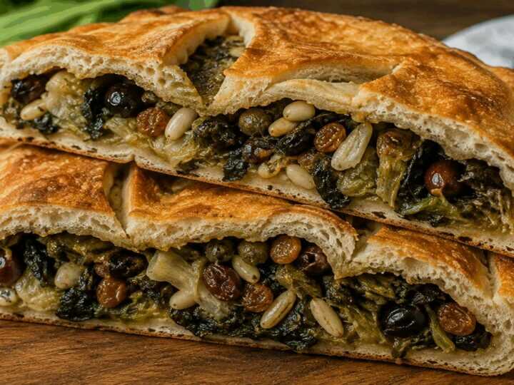 Pizza di scarola napoletana (Campania)