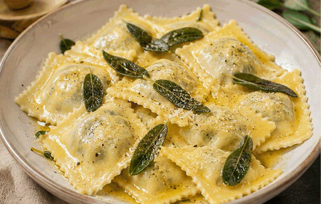 Ravioli Ricotta e Spinaci al Burro e Salvia: la Ricetta Classica Elegante e Profumata