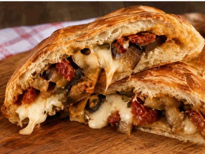 Rustico siciliano con melanzane, provola e pomodori secchi