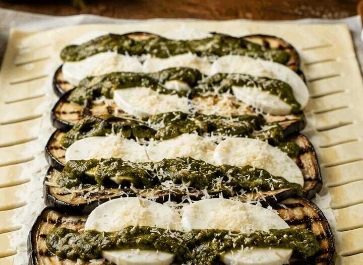 Sfogliata Italiana con Melanzane Grigliate, Mozzarella e Pesto