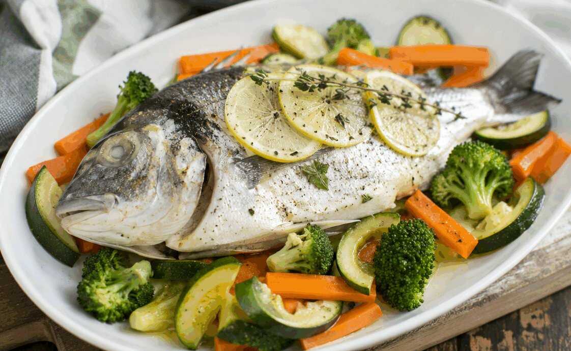 Sgombro al Forno con Pomodorini e Olive: la Ricetta Mediterranea Leggera e Gustosa Pronta in 30 Minuti