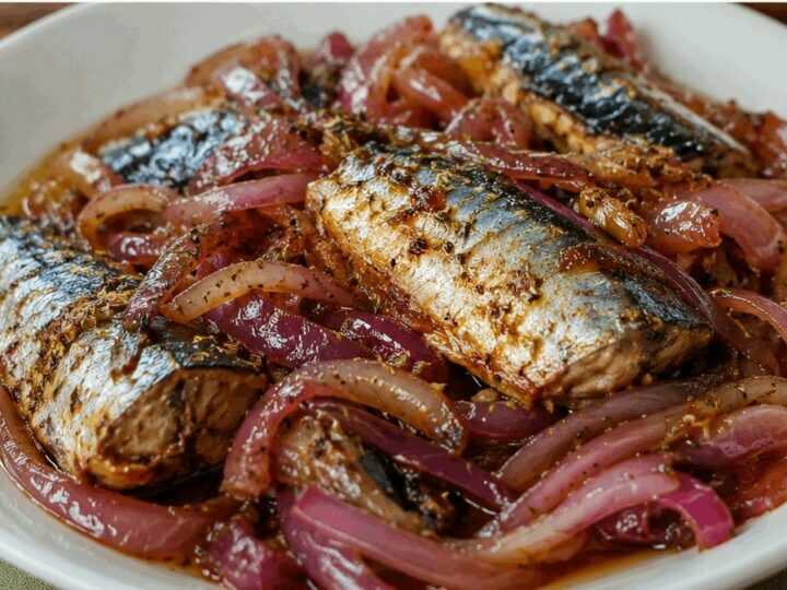 Sgombro alla calabrese con cipolla rossa e origano