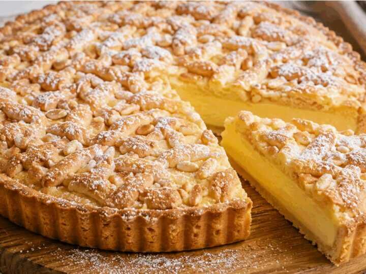 Torta della Nonna con crema pasticcera e pinoli: il dolce della tradizione toscana