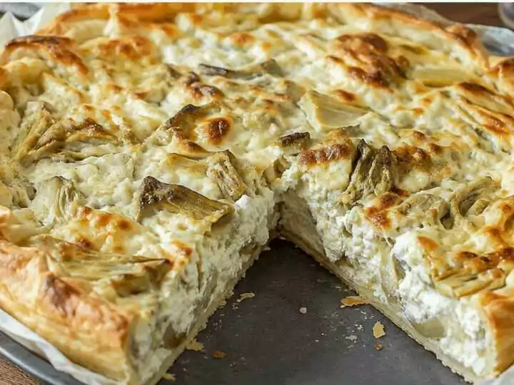 Torta salata con carciofi, ricotta e pecorino romano