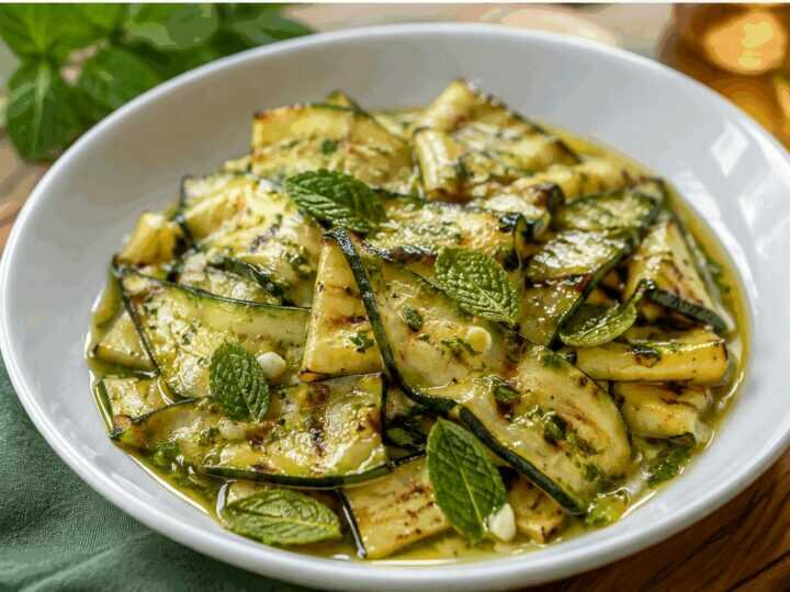 Zucchine alla Scapece: la ricetta tradizionale napoletana con menta e aceto